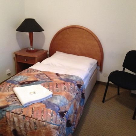 Hotel Chotol Horoměřice エクステリア 写真