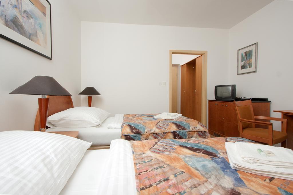 Hotel Chotol Horoměřice 部屋 写真
